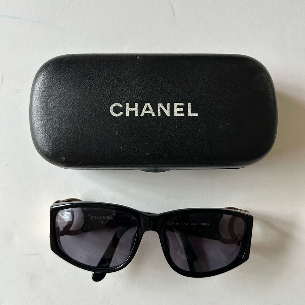 CHANEL 02461 Black Sunglasses with Logo Case